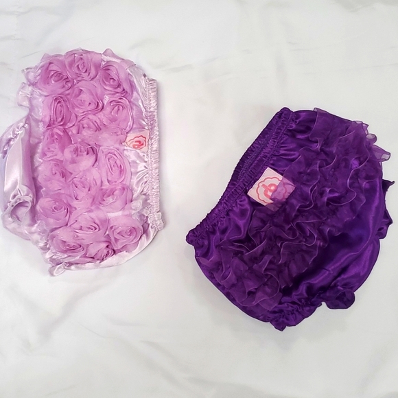 Silly ruffle butts - Picture 1 of 8